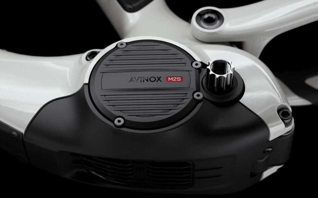 avinox_m2s_motor_bike
