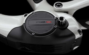 avinox_m2s_motor_bike